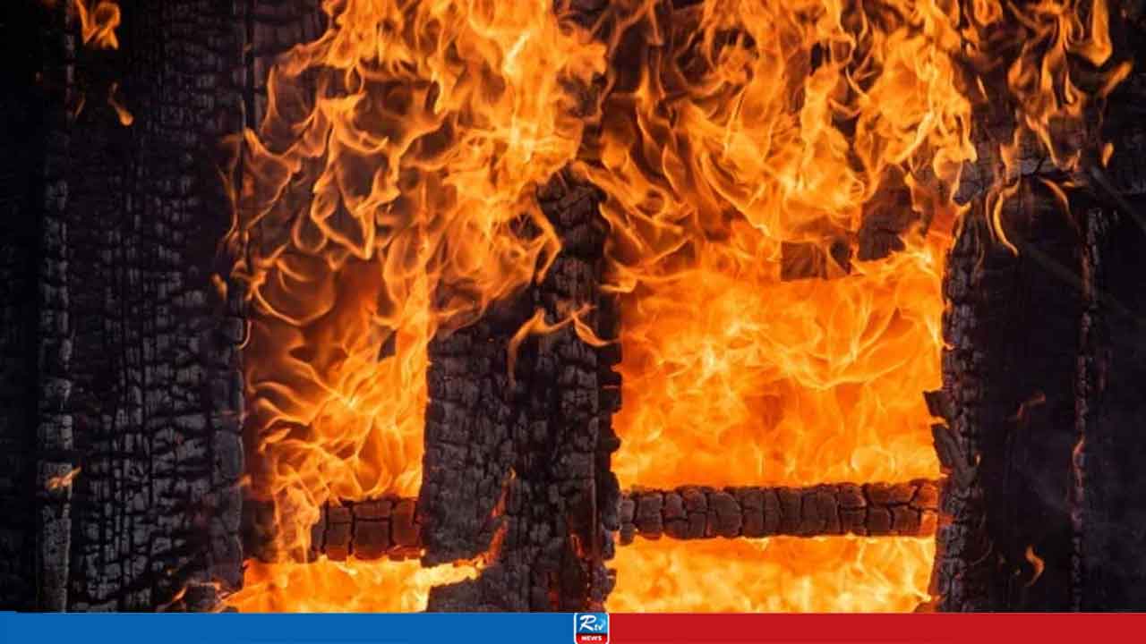 ৮ ব্যবসা প্রতিষ্ঠান পুড়ে ছাই 
