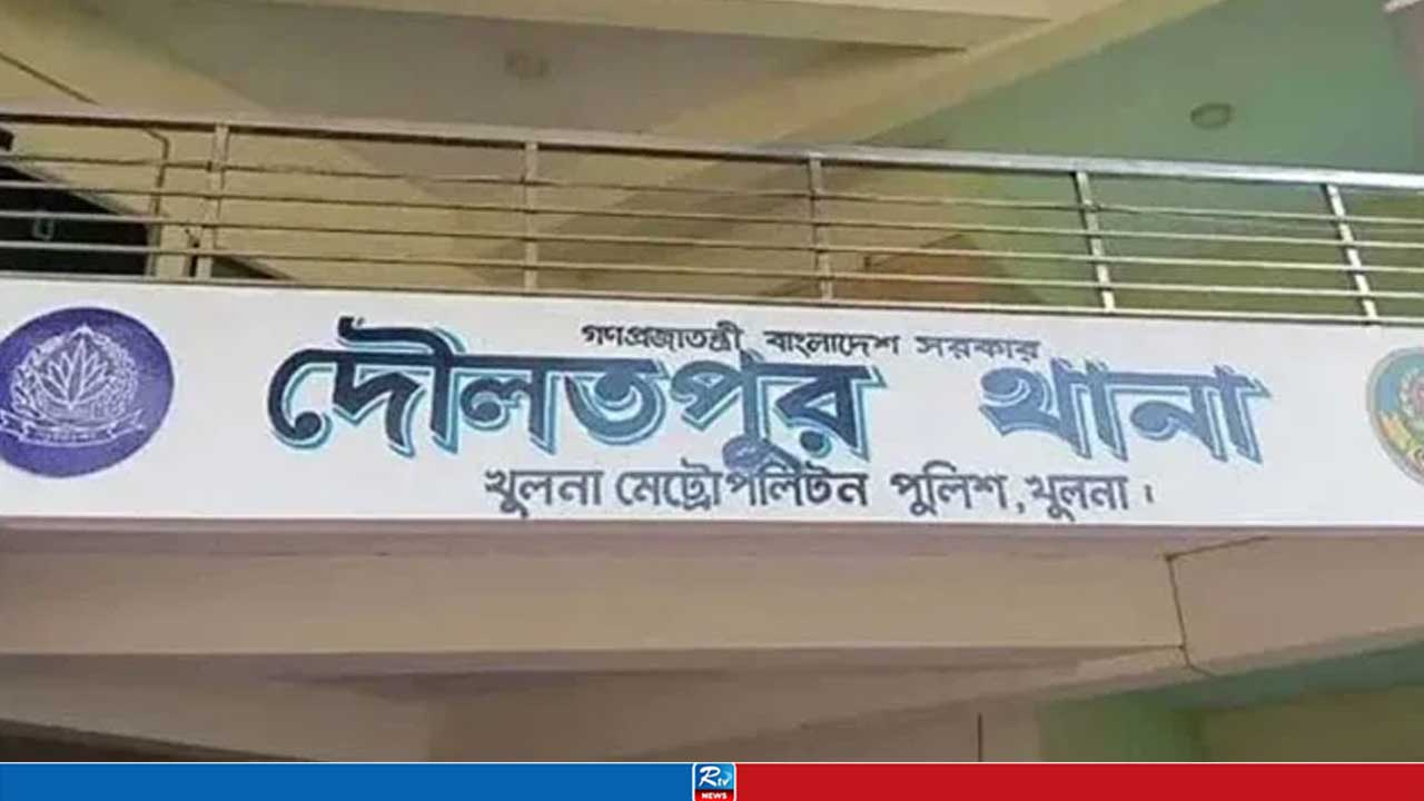 খুলনায় কলেজের গেটে যুবককে গুলি