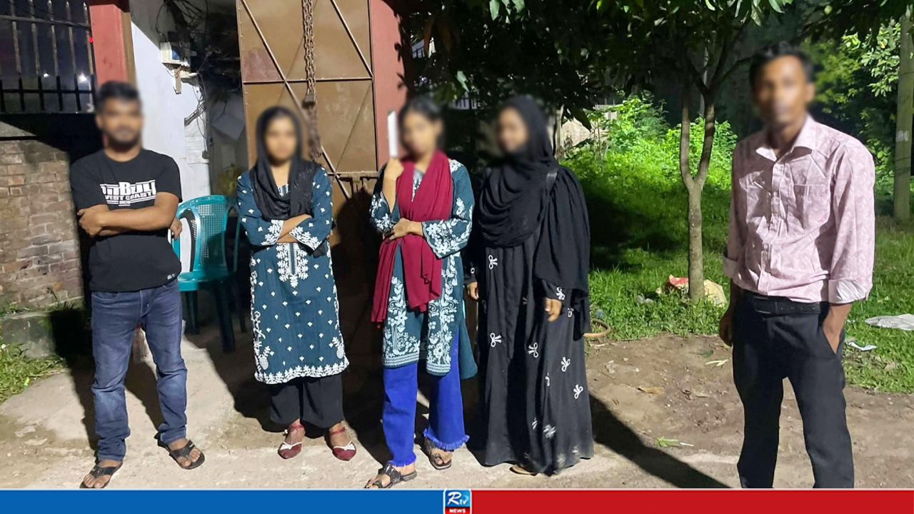 জন্মনিয়ন্ত্রক ট্যাবলেটসহ জাবির জঙ্গল থেকে তিন নারীসহ পাঁচ বহিরাগত আটক