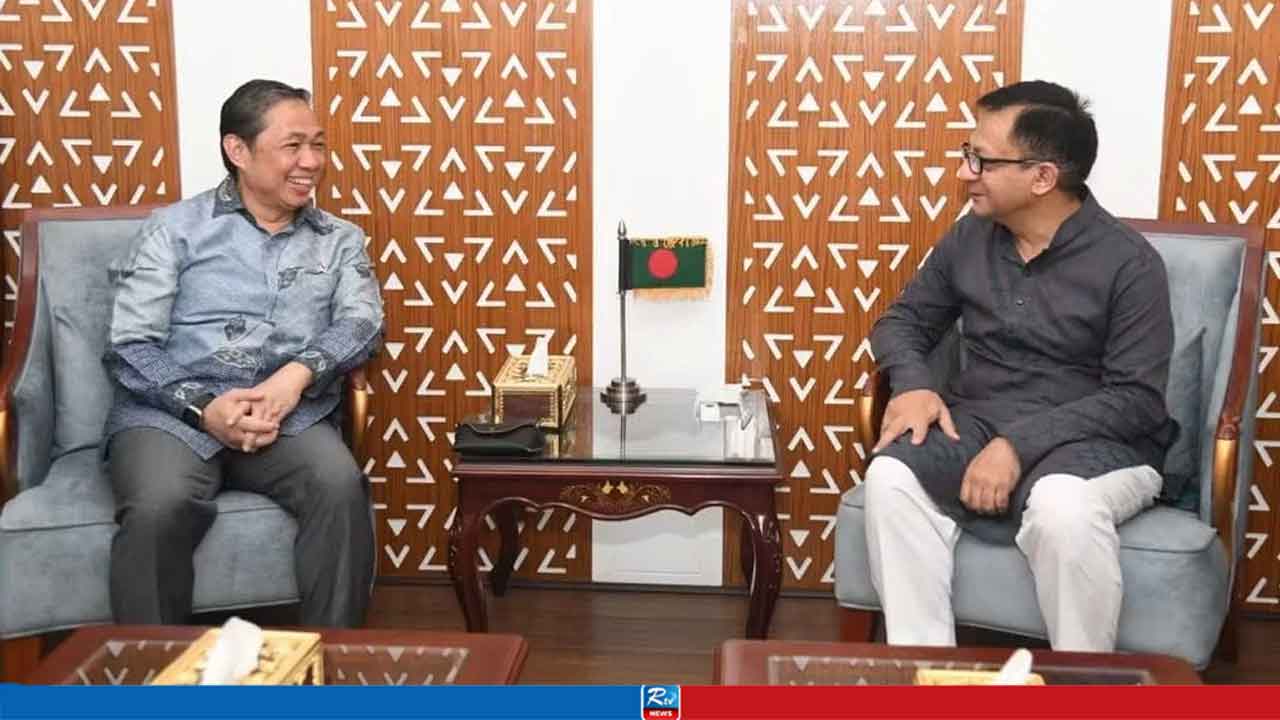 ইন্দোনেশিয়ায় ওষুধ ও তৈরি পোশাকের বাজার সম্প্রসারণে জোর বাণিজ্যমন্ত্রীর