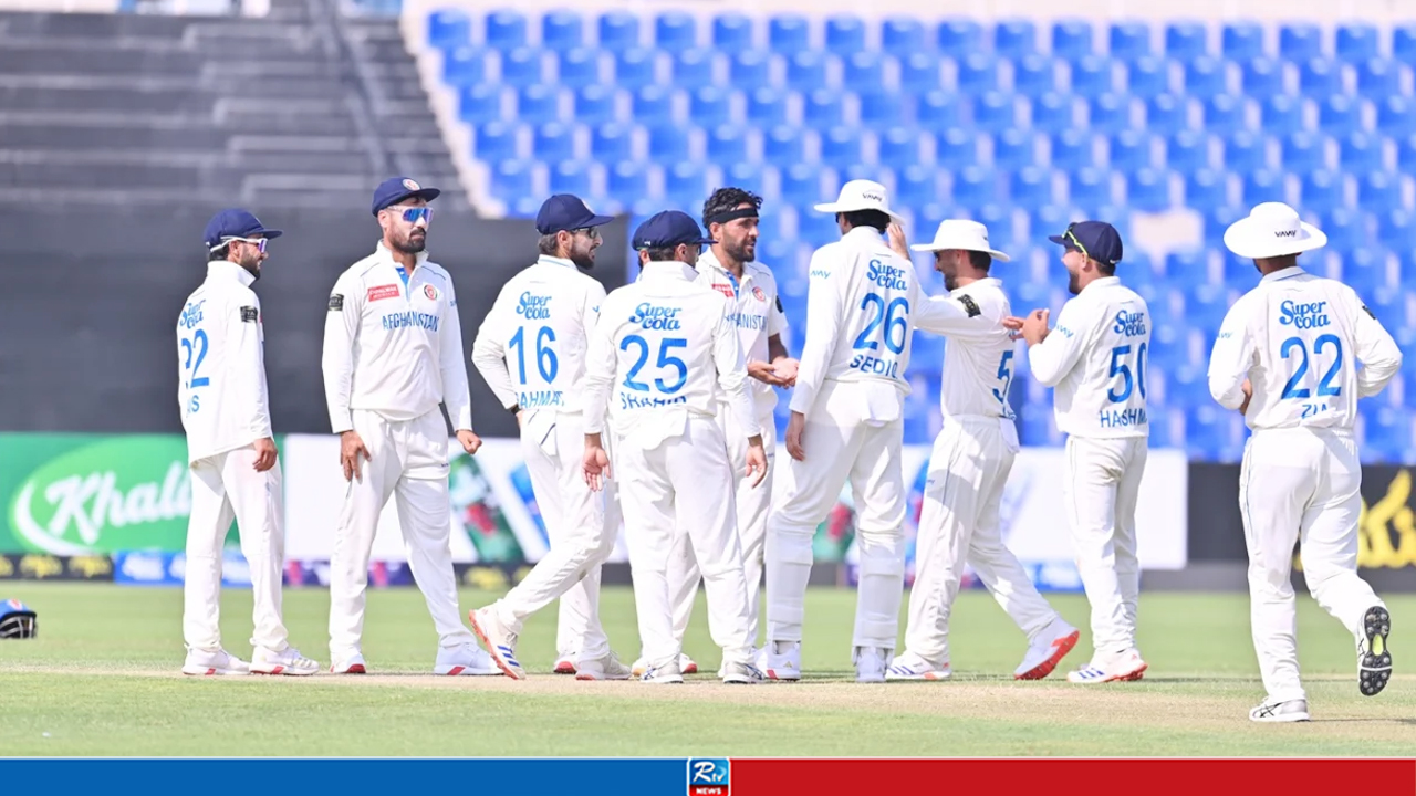 আবুধাবি টেস্ট: সাড়ে তিনশ’র আগেই অলআউট বাংলাদেশ