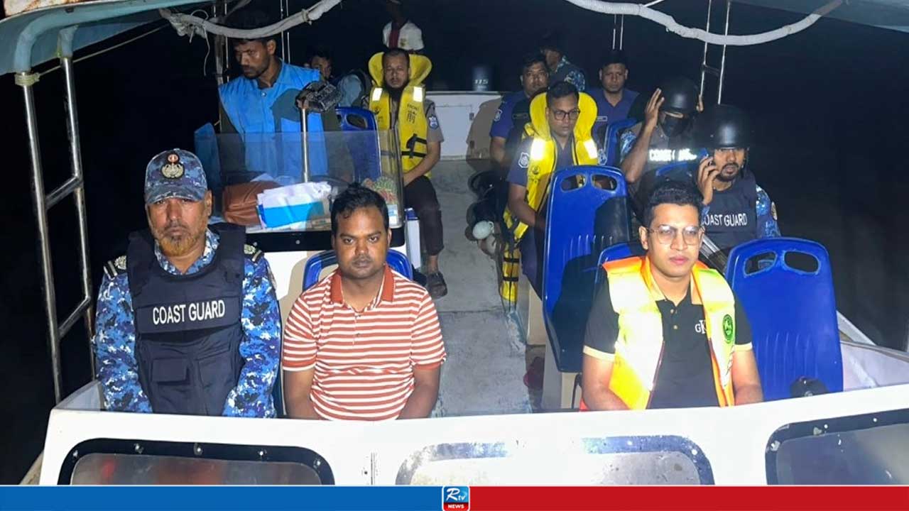 চাঁদপুরে দুই আড়তদারের জরিমানা, ইলিশ ও নিষিদ্ধ কারেন্ট জাল জব্দ