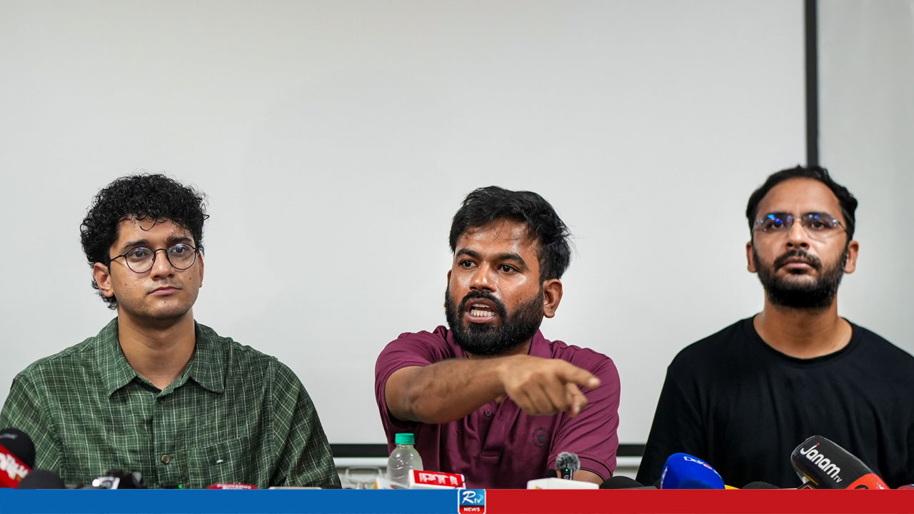 এবার বিমান থেকে আটক অভিজিৎসহ ‘তেলাপোকা পার্টির’ শীর্ষ তিন নেতা