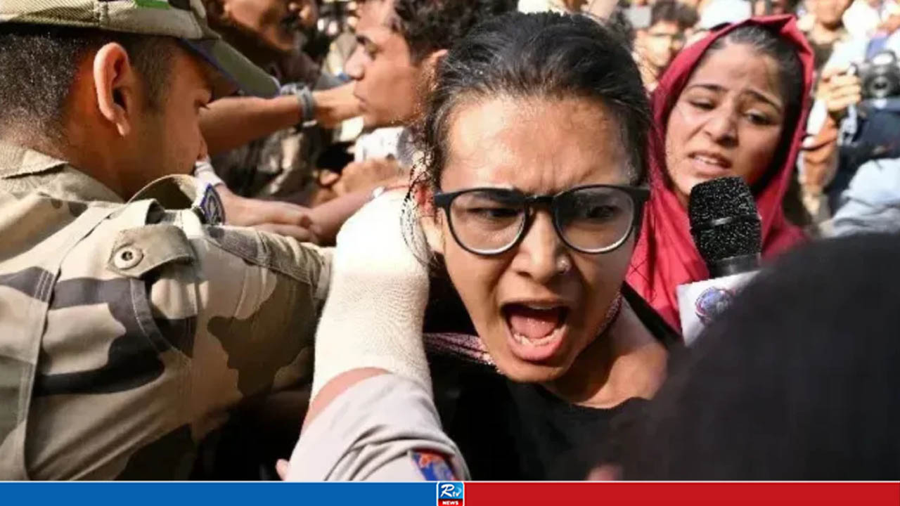 দিল্লিতে এবার আটক তরুণদের মুখপাত্র নেহা বোরা