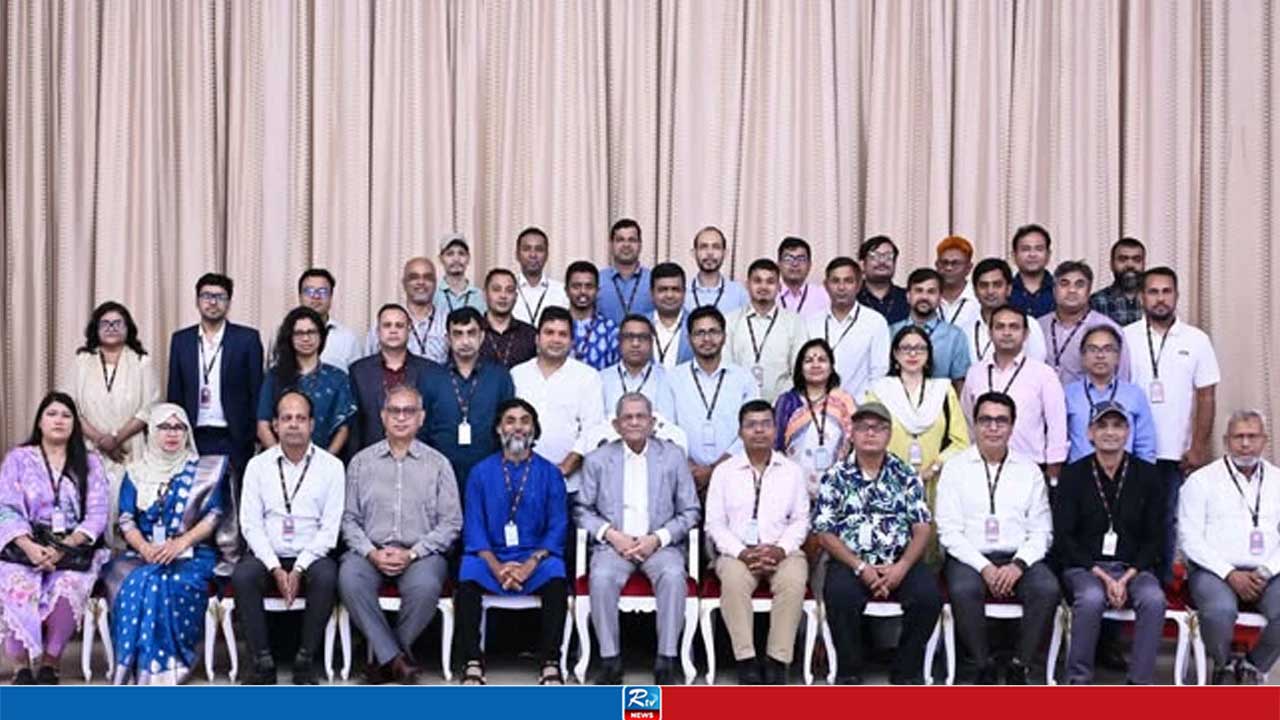 জনসমক্ষে দুর্নীতি-অন্যায় তুলে ধরতে সাংবাদিকদের রাষ্ট্রপতির আহ্বান