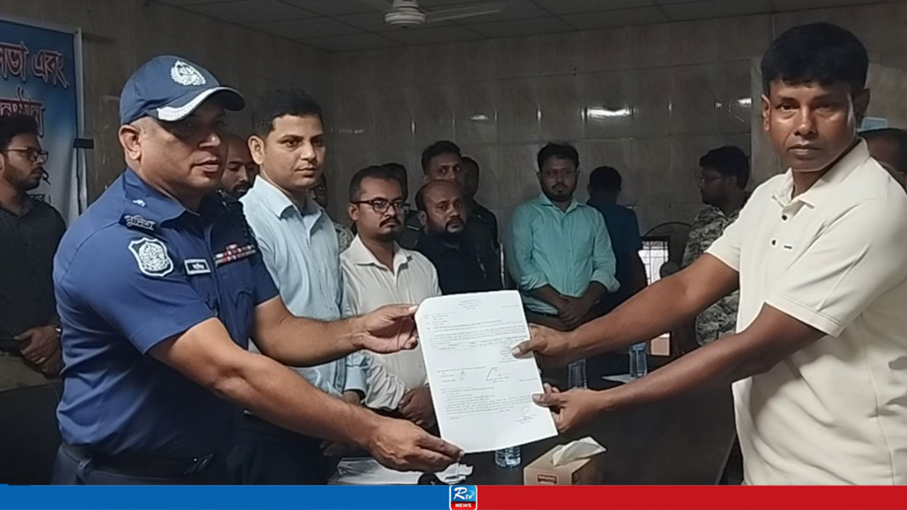 মাগুরায় ১৬০টি পূজামণ্ডপে ৯৬ হাজার কেজি চাল বিতরণ 