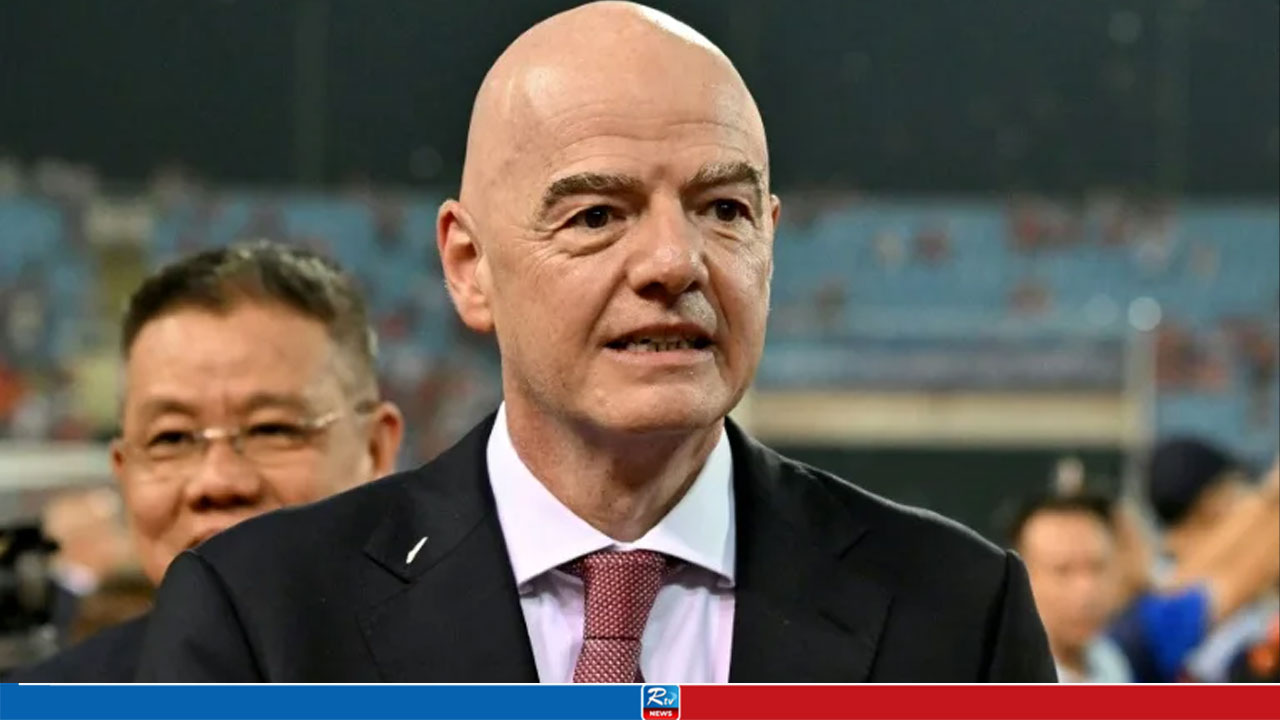 Infantino Could Pull Off 'Houdini' Act as Critics Struggle for Candidate