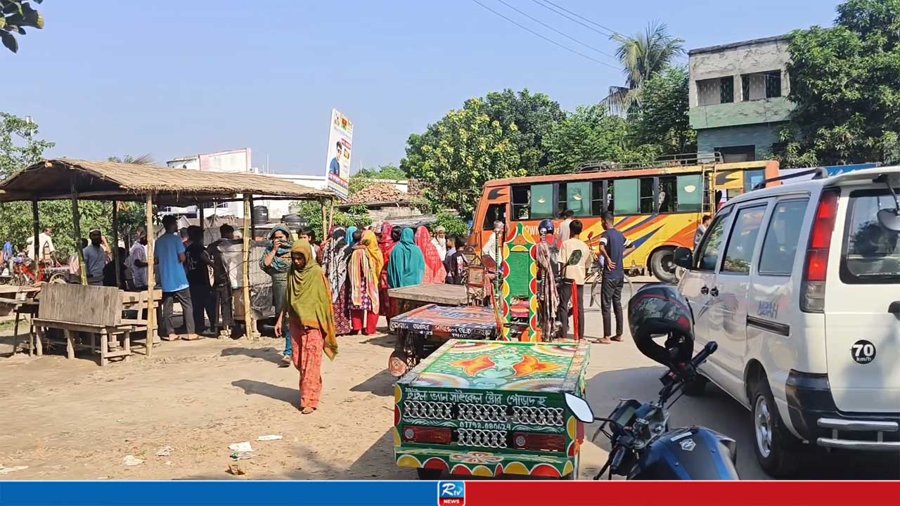 মেহেরপুরে বাসের ধাক্কায় ভ্যানচালক নিহত