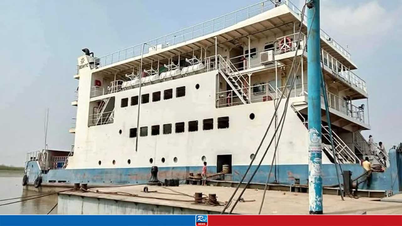 চালুর এক দিনের মাথায় আবারও বন্ধ ধাওয়াপাড়া-নাজিরগঞ্জ ফেরি চলাচল