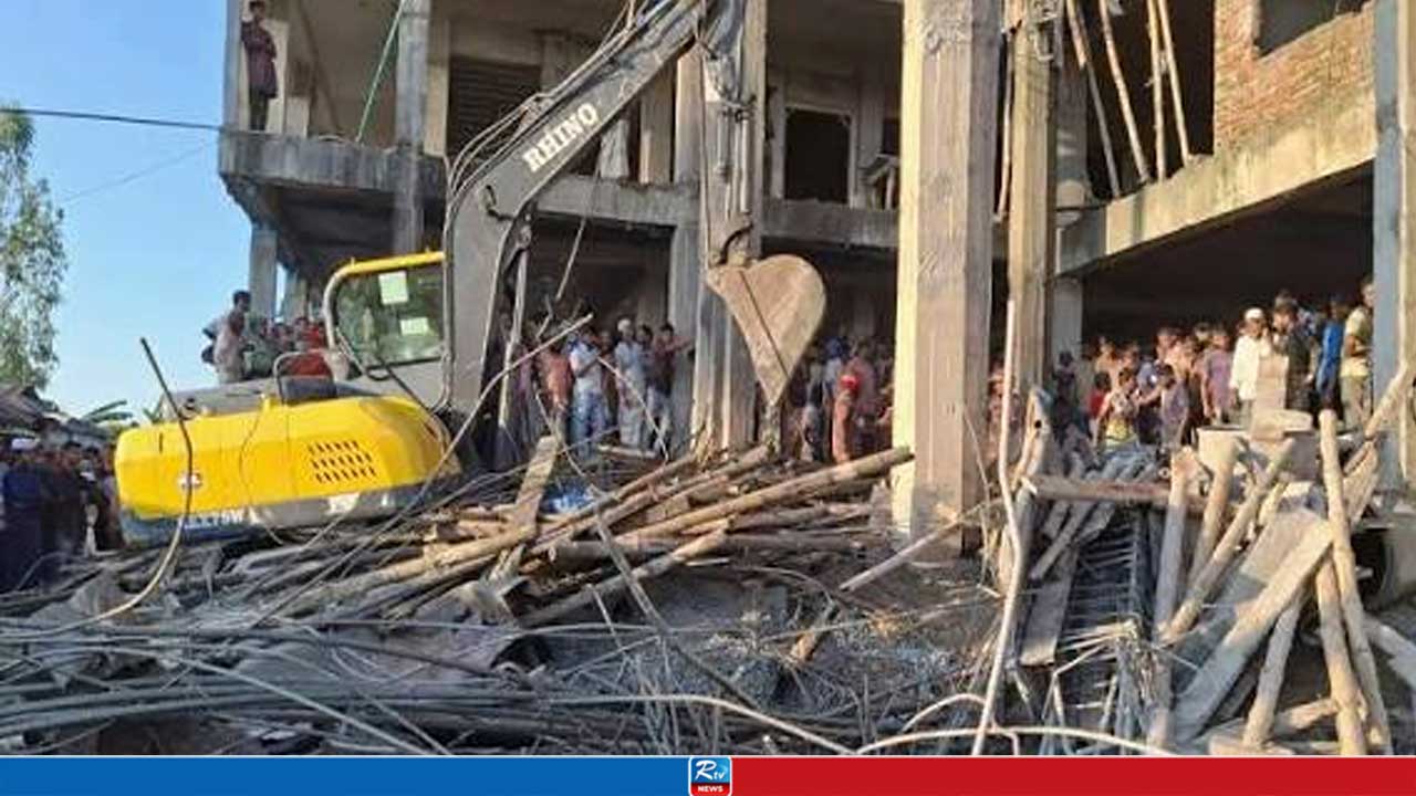পীরগঞ্জে পৌরসভার নির্মাণাধীন ভবনের ছাদ ধসে নিহত ২