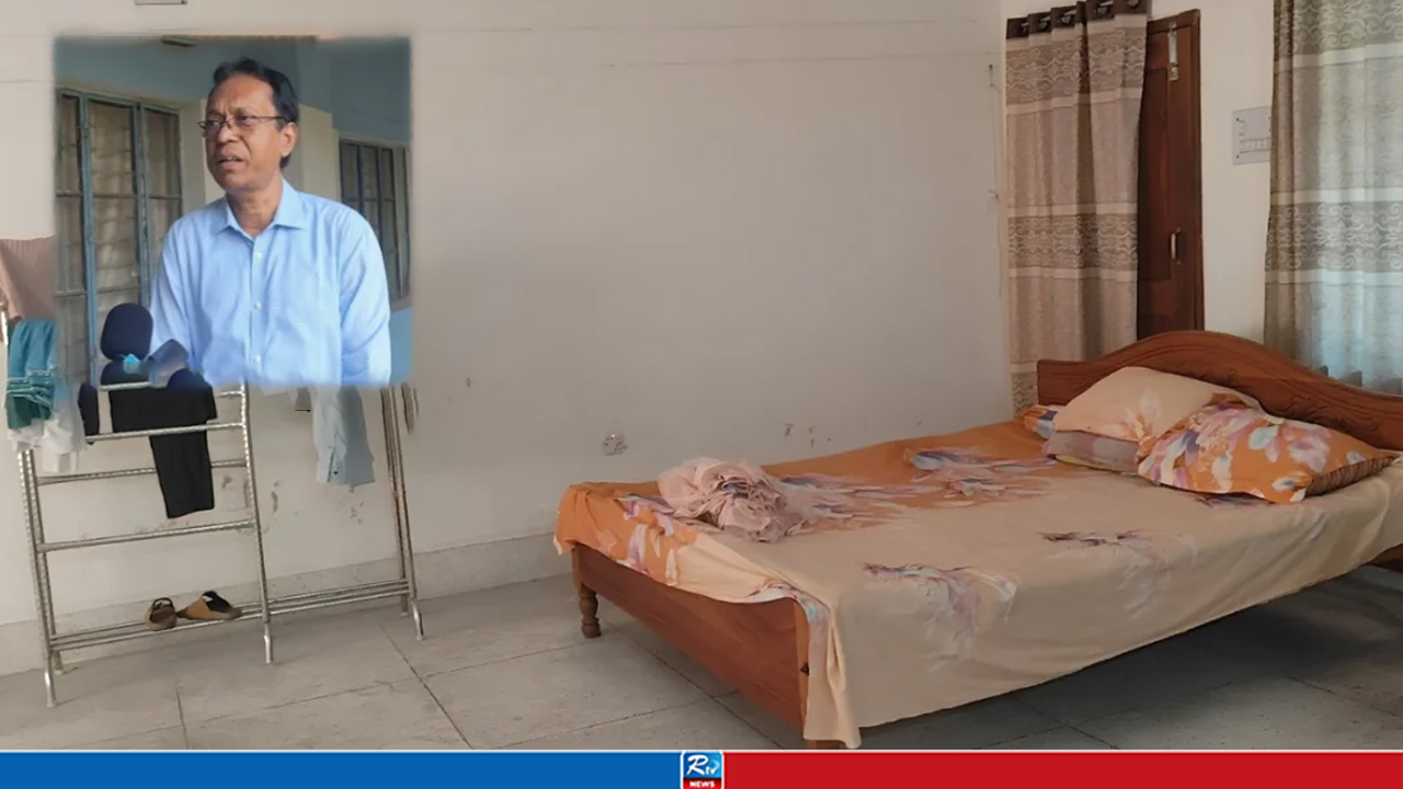 কলেজের ক্লাসরুমকে ‘বেডরুম’ বানিয়ে ঘুমান এই অধ্যক্ষ