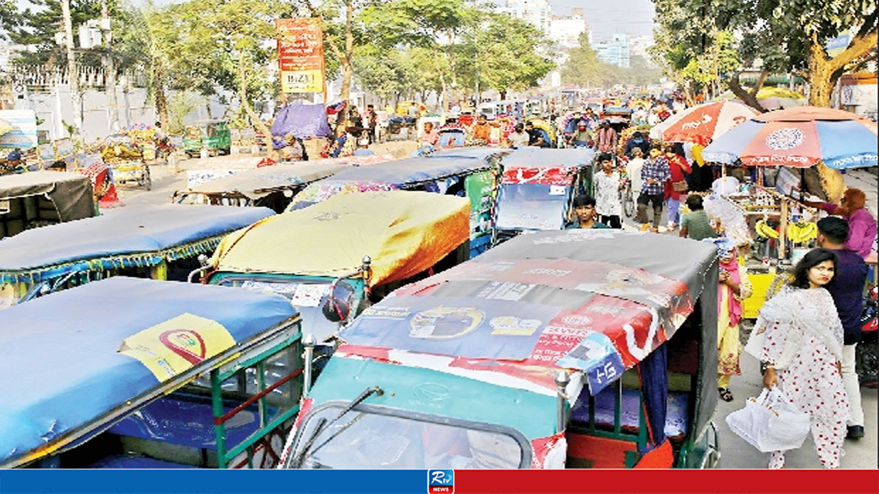 ১০০ ফুট সড়কের ৯০ ফুটই বেদখল