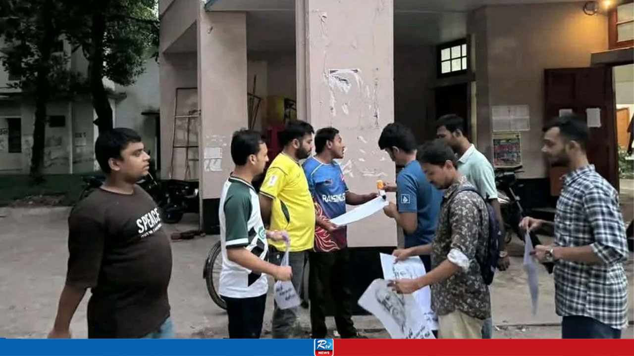রবীন্দ্রনাথকে নিয়ে আম্মারের কটূক্তি, প্রতিবাদে রাকসু ভবনে পোস্টার সাঁটাল ছাত্রদল