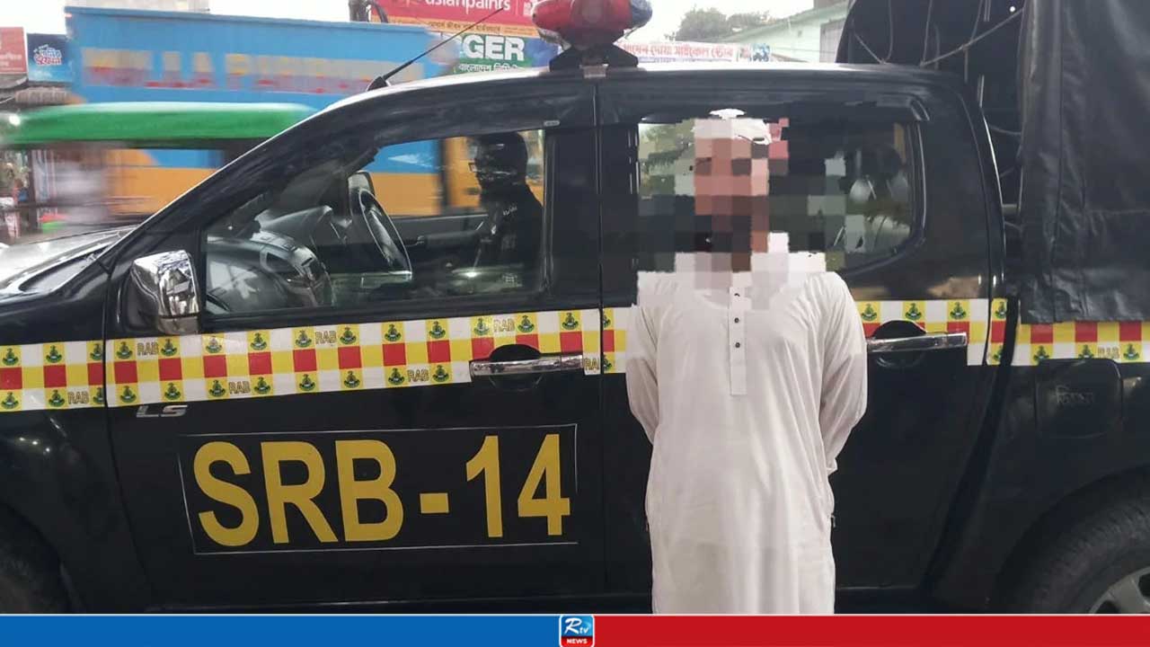 ছাত্রীর মাকে নিজের ‘আসল রূপ’ দেখালেন মাদরাসাশিক্ষক