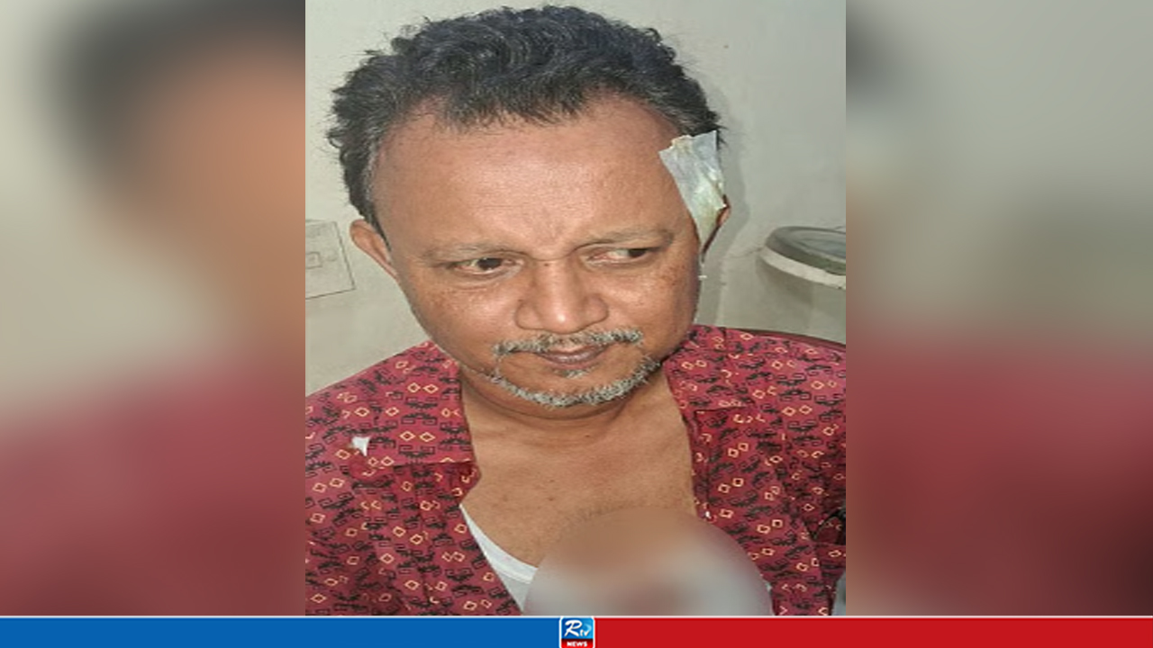 চুল কাটতে বলায় পরীক্ষার হলে কলম দিয়ে শিক্ষককে রক্তাক্ত করল ছাত্র