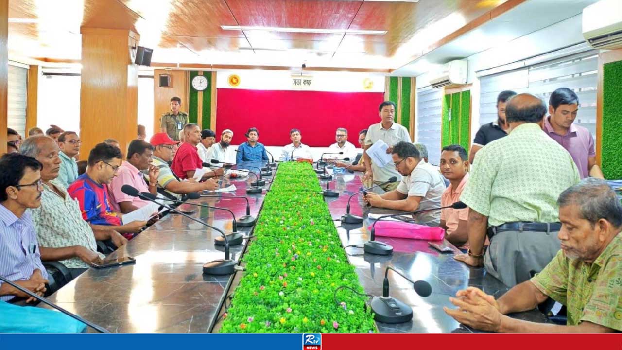 কুমিল্লায় ২২টি পূজামণ্ডপে ১৩ হাজার ২০০ কেজি চাল বিতরণ