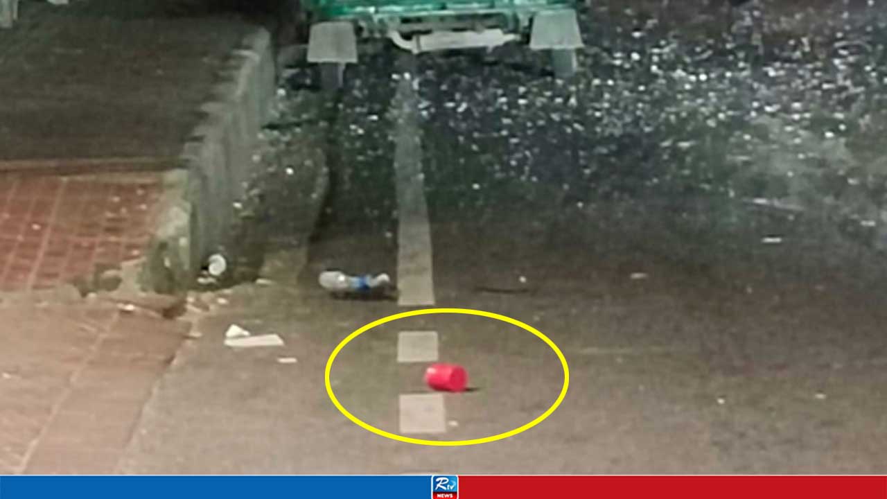 জুলাই গণঅভ্যুত্থান স্মৃতি জাদুঘরের সামনে ককটেল বিস্ফোরণ