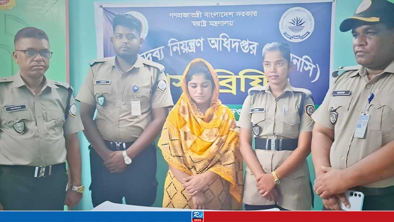হঠাৎ দৌলতদিয়ার মৌসুমীর ঘরে অভিযান, যা পাওয়া গেল