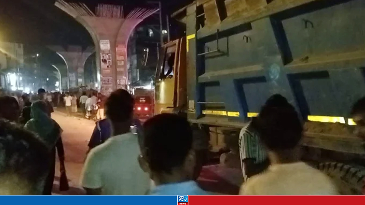 বাড়ি ফেরার পথে স্ত্রীর সামনেই ট্রাকচাপায় স্বামীর মৃত্যু