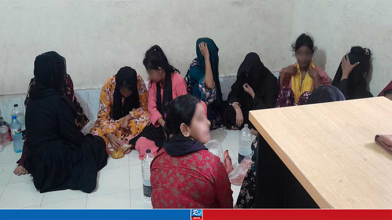গাজীপুরে আবাসিক হোটেলে অভিযান, নারী-পুরুষসহ গ্রেপ্তার ৩৯