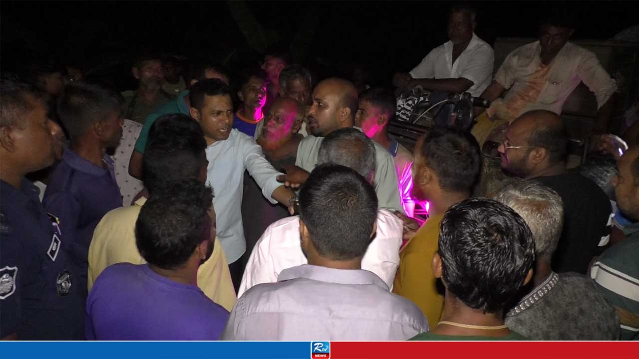 রাতের আঁধারে সার পাচারের সময় হাতেনাতে ধরল এলাকাবাসী