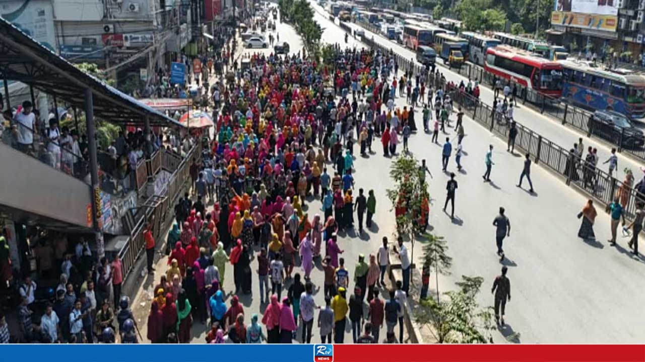 উত্তরায় পোশাকশ্রমিকদের সড়ক অবরোধ, তীব্র যানজটে ভোগান্তিতে যাত্রীরা