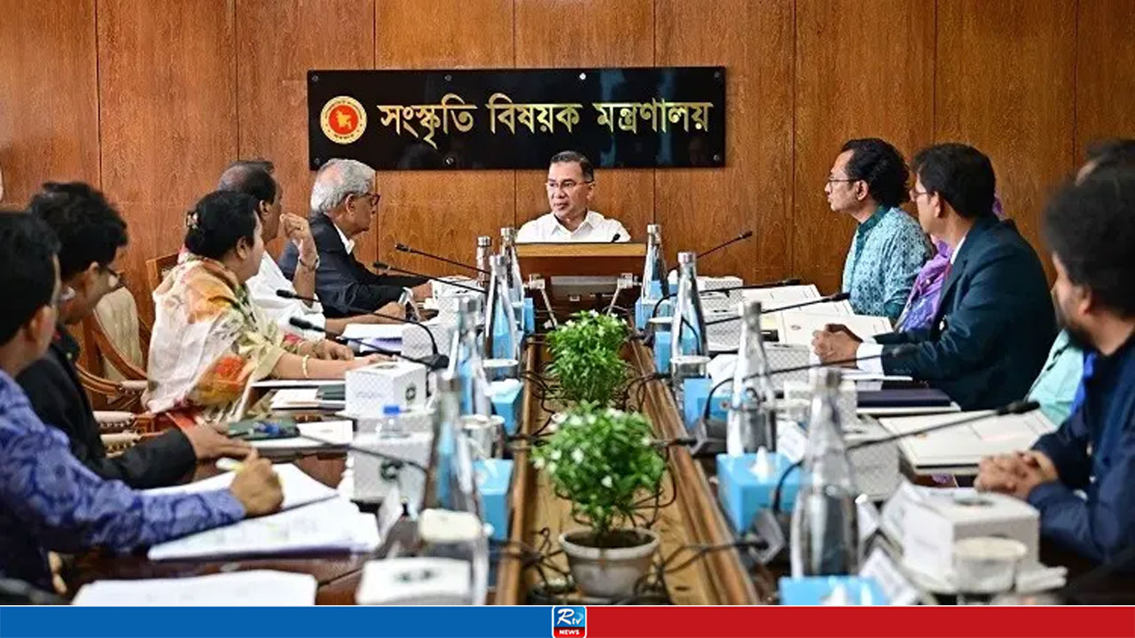 সংস্কৃতি মন্ত্রণালয় পরিদর্শনে প্রধানমন্ত্রী, দিলেন দিকনির্দেশনা