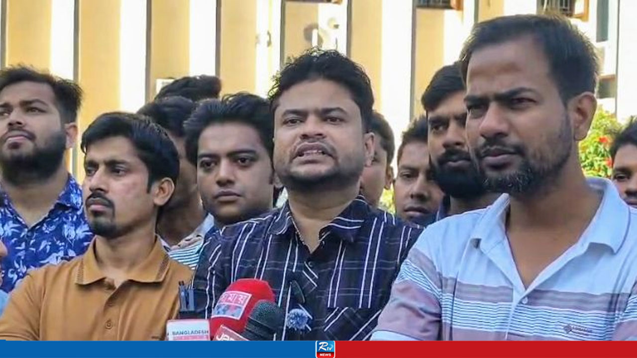 ডেঙ্গু নিয়ে জনসচেতনতা বাড়াতে রাবিতে ছাত্রদলের মাইকিং