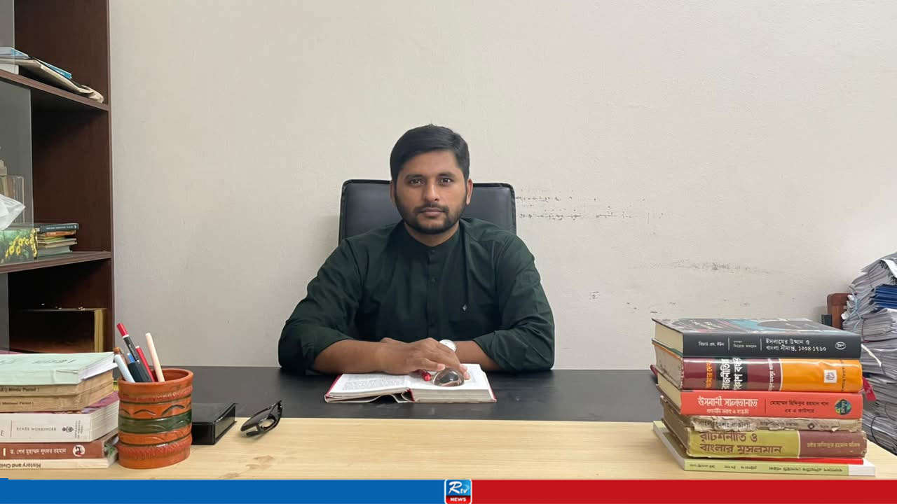 বাস্তবতা বুঝতে হলে কিছুদিন বেকার থাকা প্রয়োজন: খুবি শিক্ষক খুরশীদ