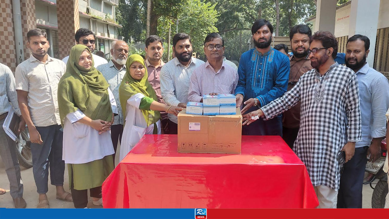 শিবগঞ্জ উপজেলা স্বাস্থ্য কমপ্লেক্সে ৫৭৫টি ডেঙ্গু শনাক্তকরণ কিট প্রদান