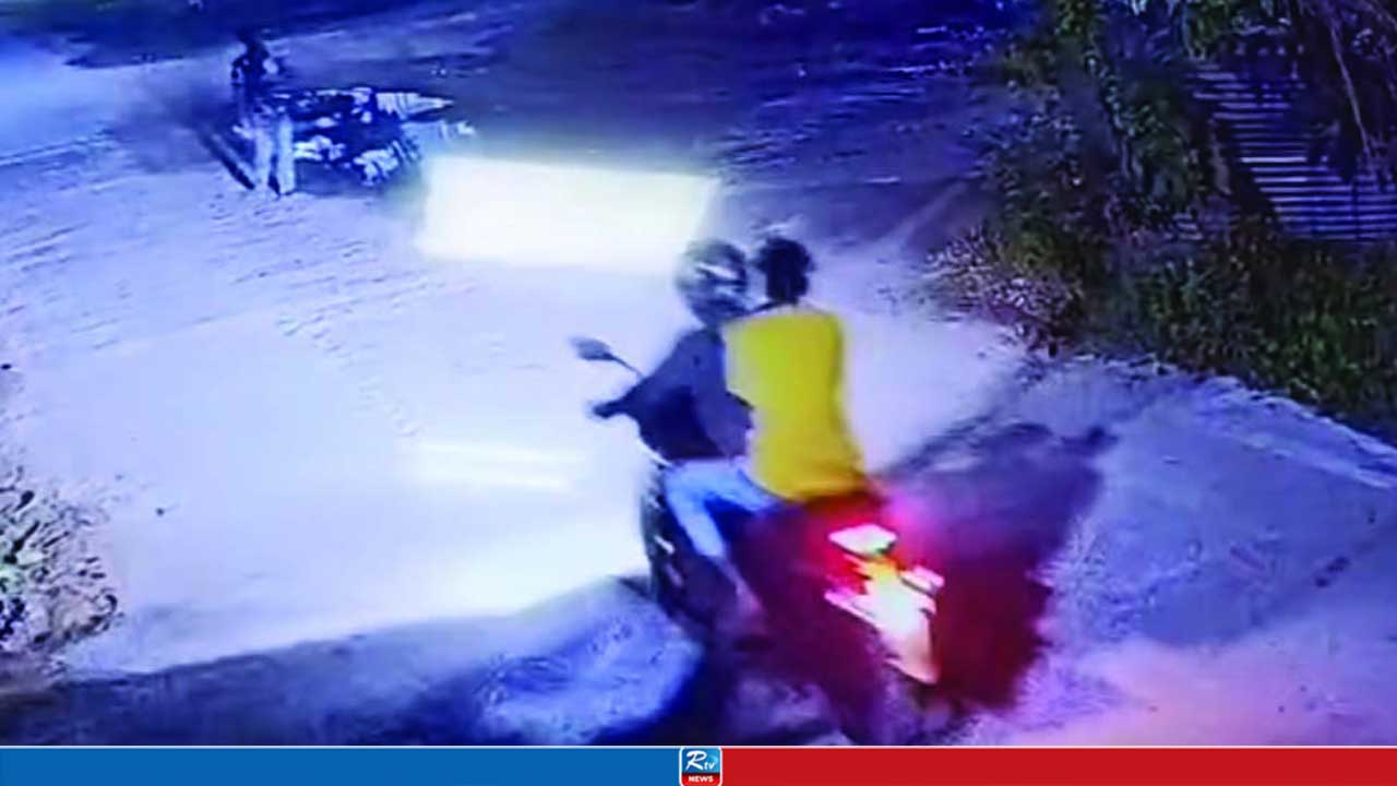 রাবিতে ঢুকে শিক্ষার্থীর মোবাইল টান দিয়ে নিয়ে গেল ছিনতাইকারী