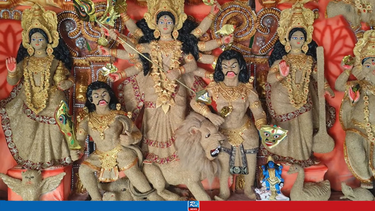 ২৫ কেজি ধানের শীষে ব্যতিক্রমী সোনালী দুর্গাপ্রতিমা