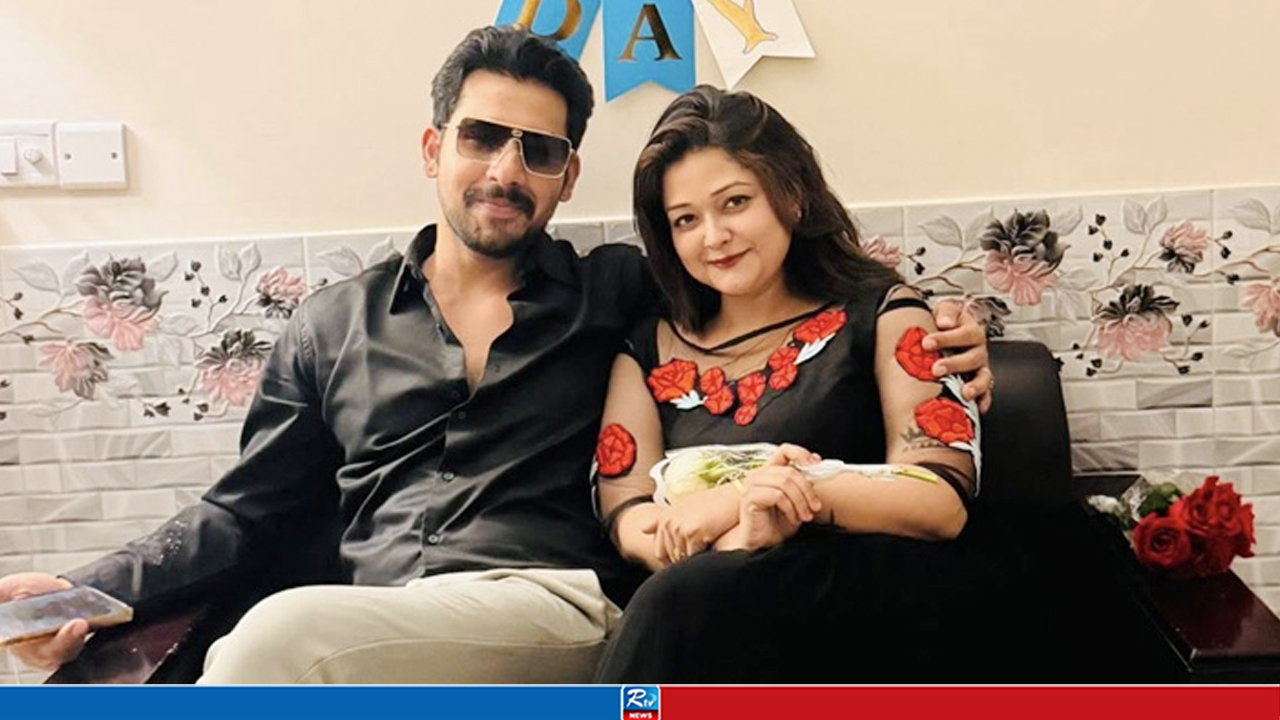 ইকরার জন্মদিনে আবেগঘন পোস্ট, স্ত্রীর কাছে ক্ষমা চাইলেন আলভী