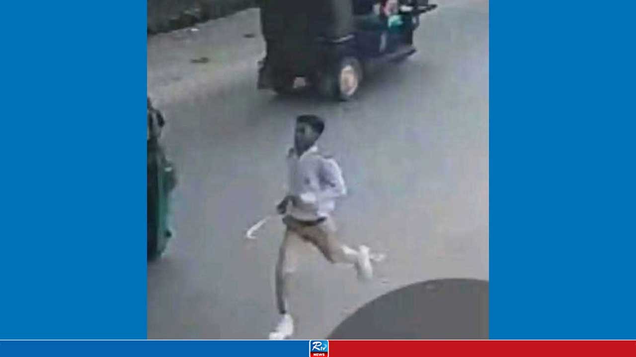 রাস্তায় শিক্ষককে পেটানো সেই স্কুলছাত্র নিয়ে ‘বড় পদক্ষেপ’ নিলেন বাবা