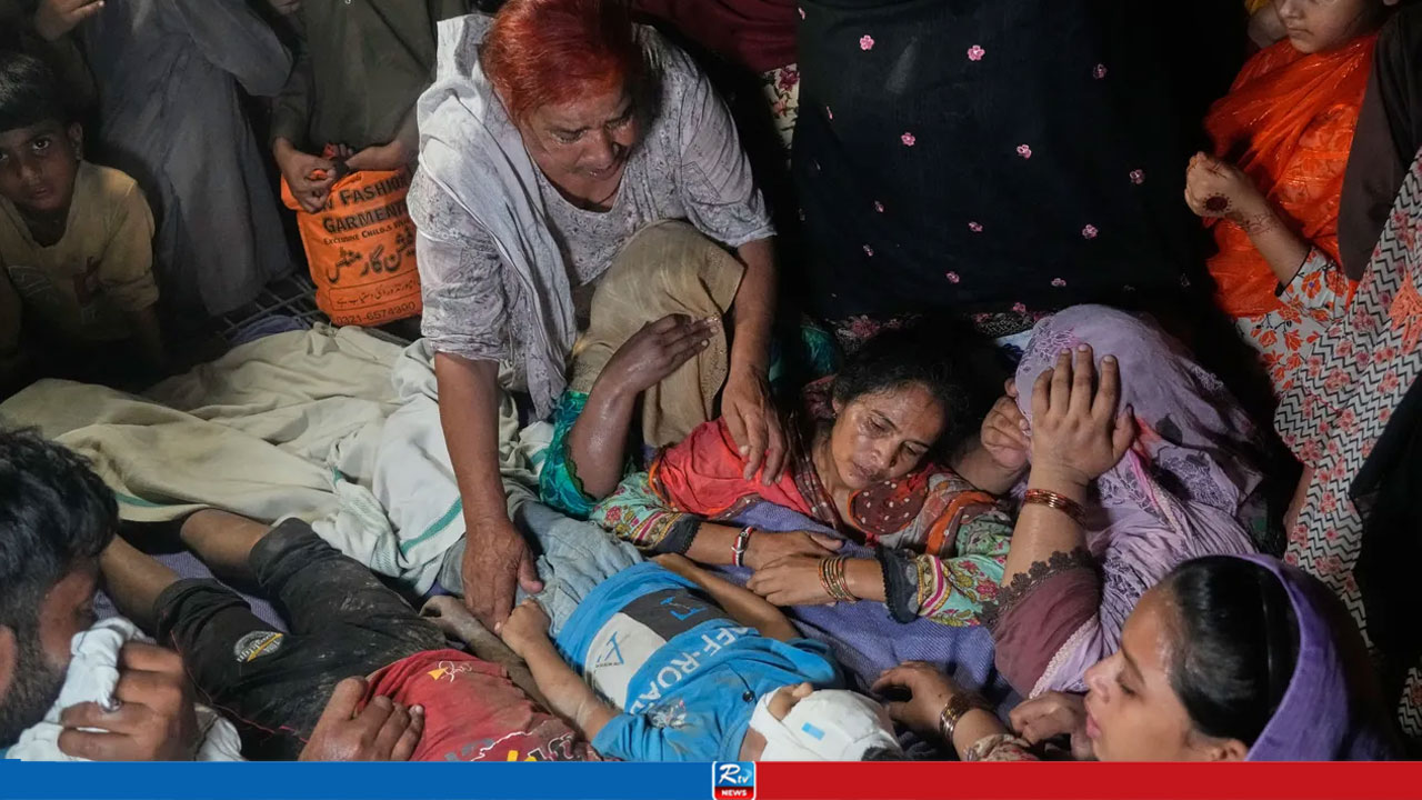 27 Children, Teacher Killed in Pakistan School Roof Collapse