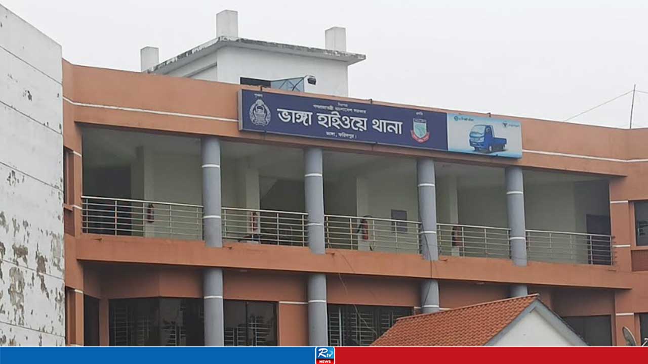 বাড়ি ফেরার পথে সড়ক দুর্ঘটনায় পুলিশ সদস্যের মৃত্যু