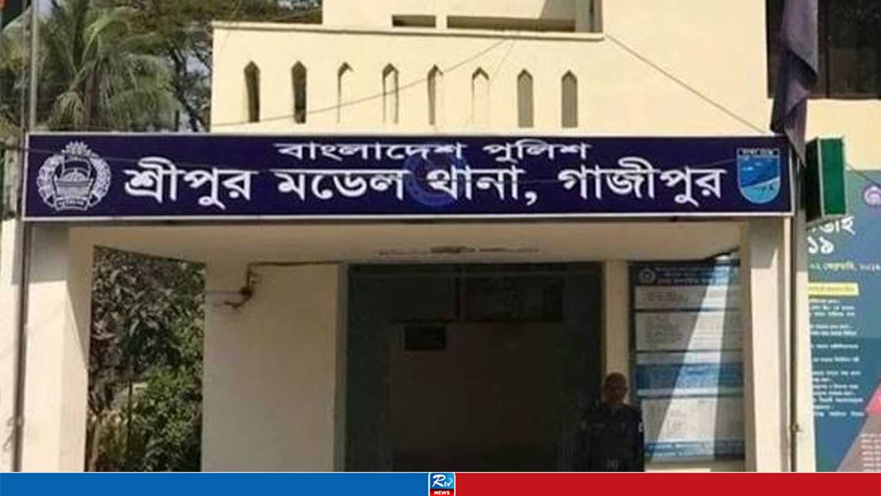 ময়লার স্তূপে পাওয়া ককটেলসদৃশ বস্তু বিস্ফোরণ, অতঃপর...