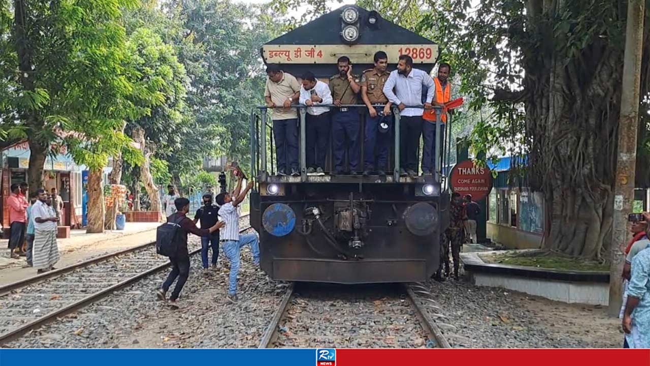 ভারত থেকে ১৮টি নতুন রেলকোচ পৌঁছাল বাংলাদেশে