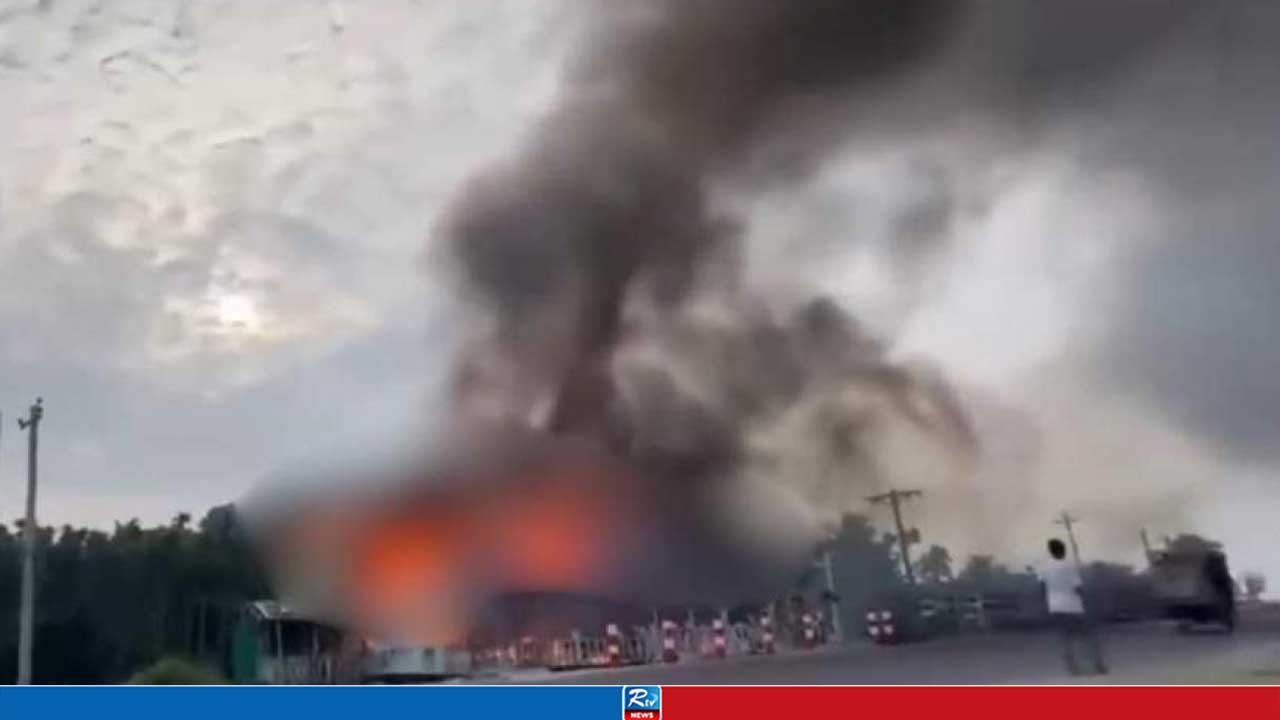 কক্সবাজারে রিসোর্টে আগুন: যেভাবে বেঁচে ফেরেন দম্পতি