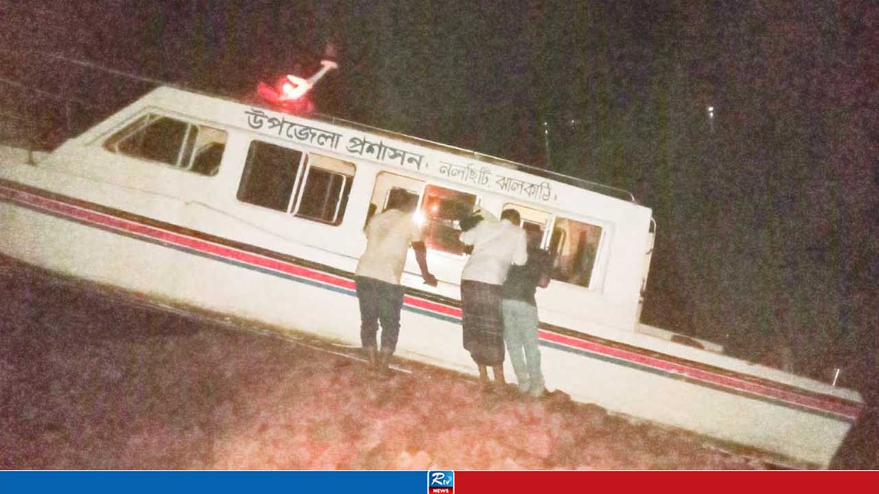 অভিযানে গিয়ে স্পিডবোট দুর্ঘটনা, ইউএনওসহ আহত ৯