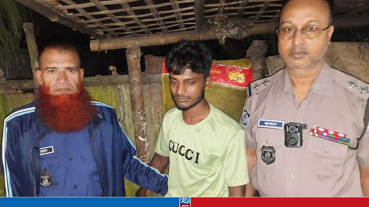 হাতেনাতে মাদকাসক্তকে ধরলেন ইউএনও, দিলেন যে শাস্তি