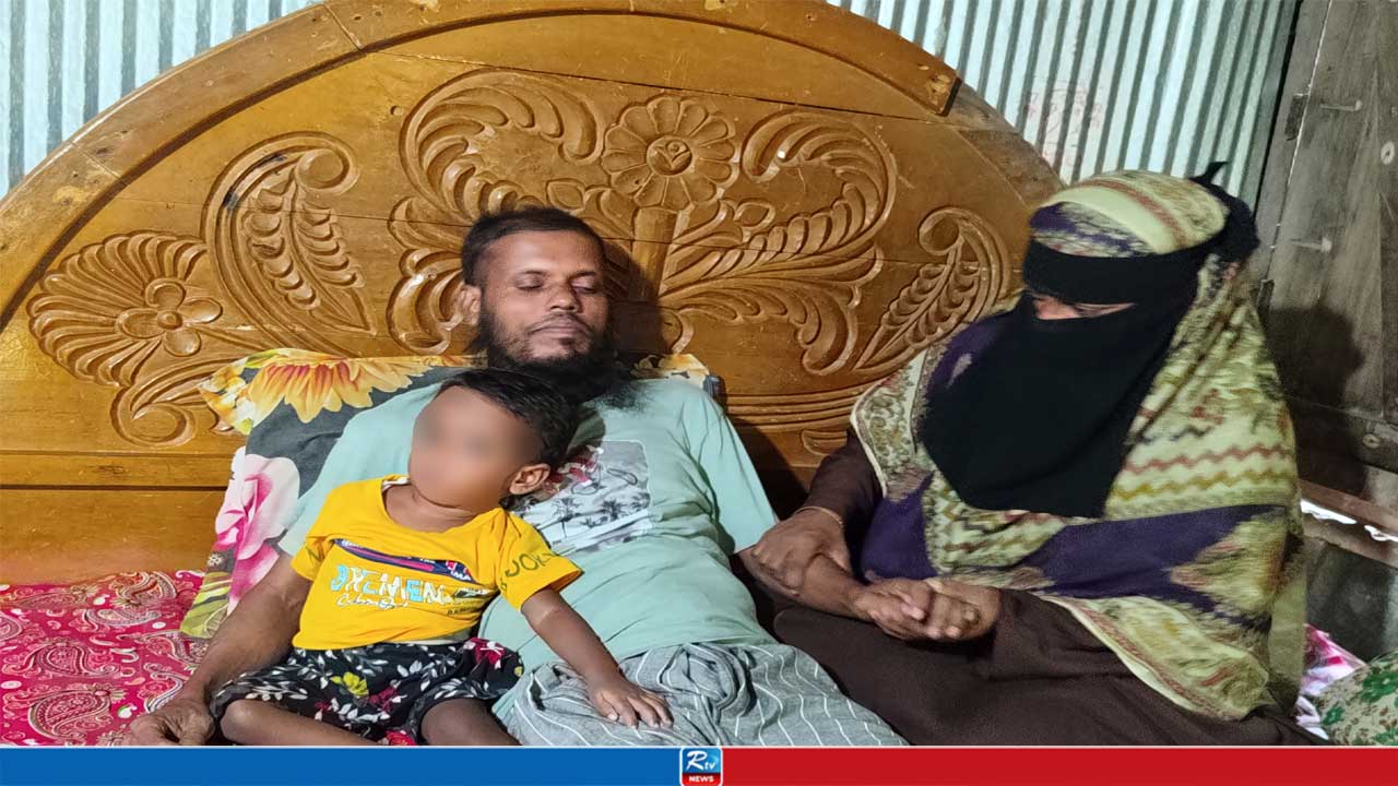 অর্থাভাবে থমকে গেছে চিকিৎসা, তিন সন্তানের জন্য বাঁচতে চান ক্যানসার আক্রান্ত নজরুল