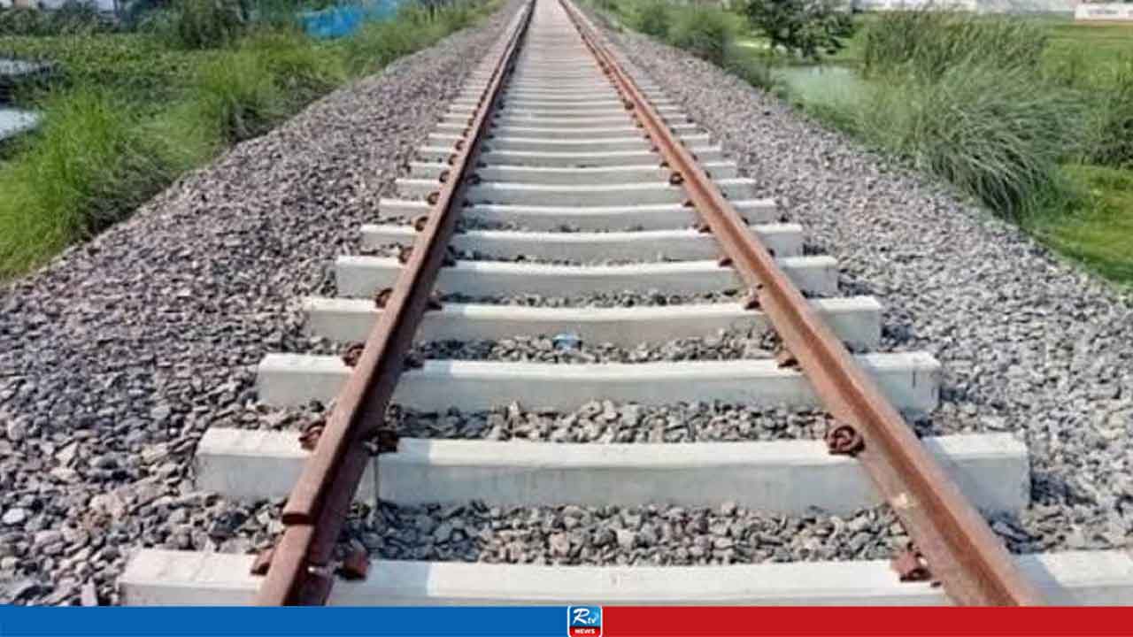 খুলনায় ট্রেনের ধাক্কায় প্রাণ গেল ২ জনের