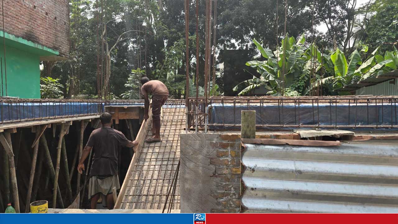 শতবর্ষী খাল দখল করে ভবন নির্মাণ, বললেন, ‘তুই যা পারিস করিস’