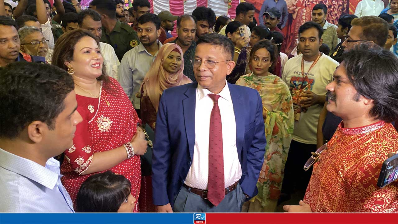 দেশ ছেড়ে কেন প্রতিবেশী দেশে যাবেন, এ মাটিই আপনাদের: বরিশাল বিভাগীয় কমিশনার