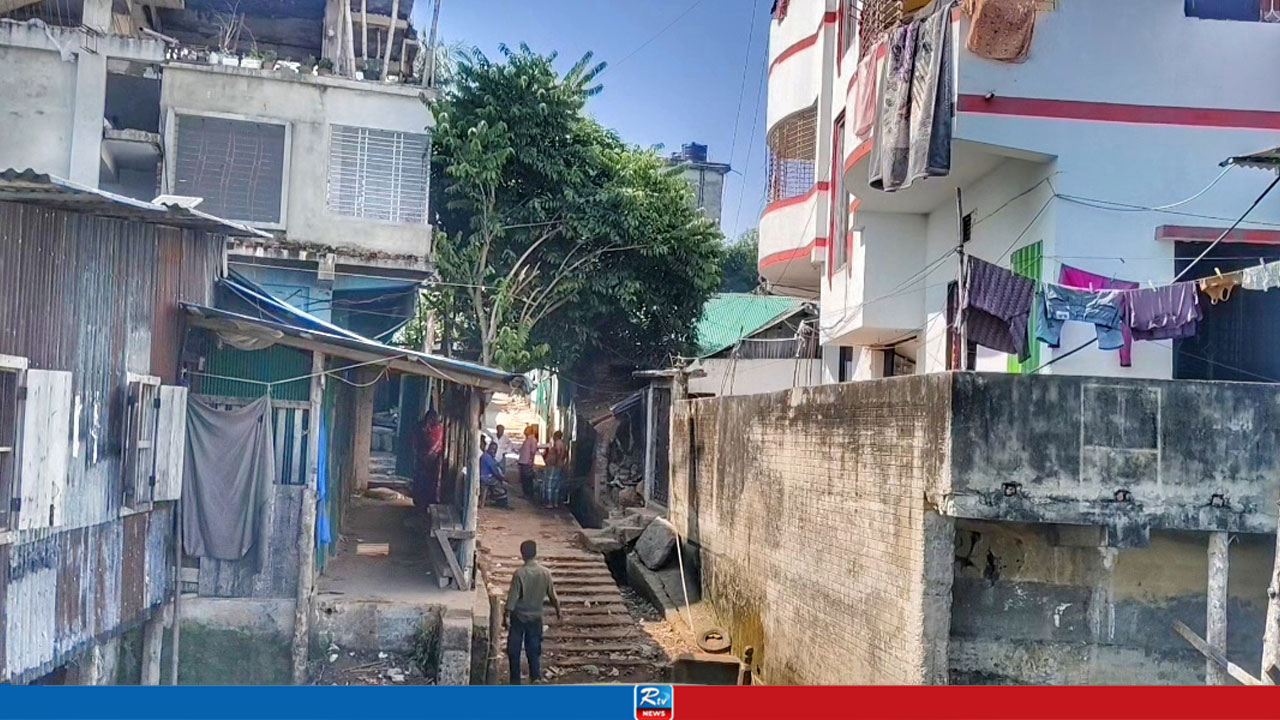 প্রভাবশালী চক্রের দখলে মাইনীমুখ বাজার রোড, নীরব প্রশাসন