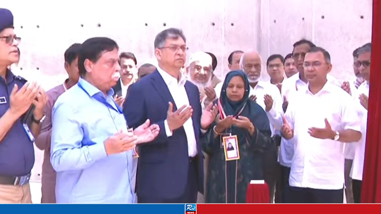 ওসমানী উদ্যানে জুলাই স্মৃতি স্তম্ভ উদ্বোধন করলেন প্রধানমন্ত্রী