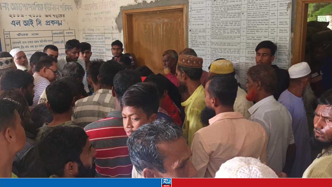 জেলেদের চাল বিতরণে অনিয়মের অভিযোগ