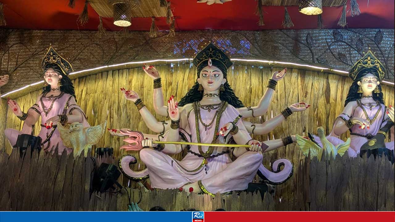 রাঙামাটিতে শতাধিক প্রতিমায় পাহাড়ি সংস্কৃতির অনন্য রূপ