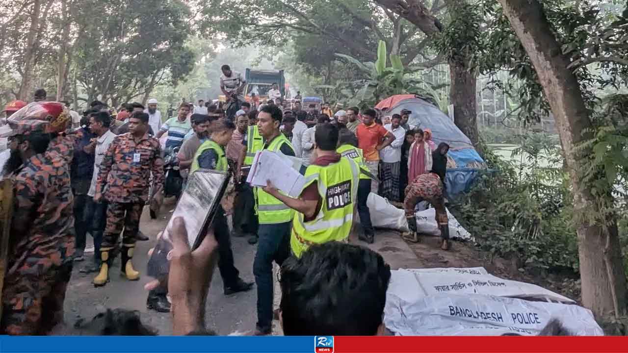 নাটোরে ভয়াবহ সড়ক দুর্ঘটনায় নিহত ১০
